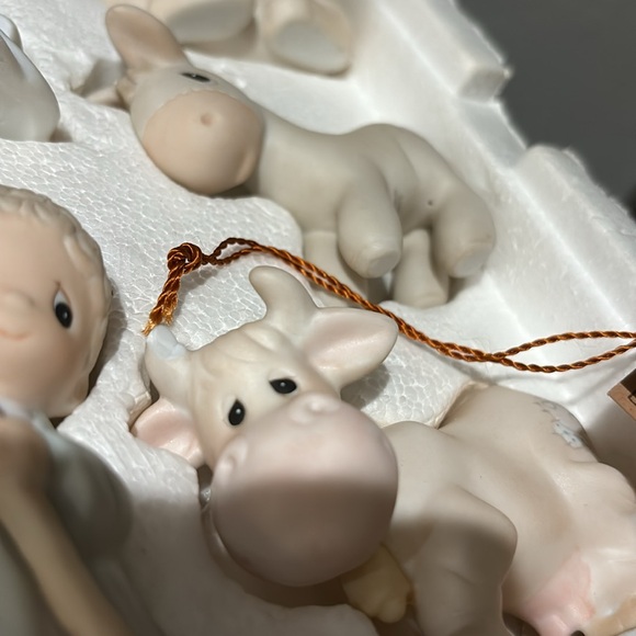 ⭐️Precious Moments 11 piece Nativity Set ⭐️ “Come let us adore him” E-2395 - Picture 8 of 11